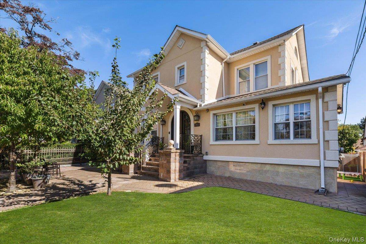 605 6th Avenue - Photo 1