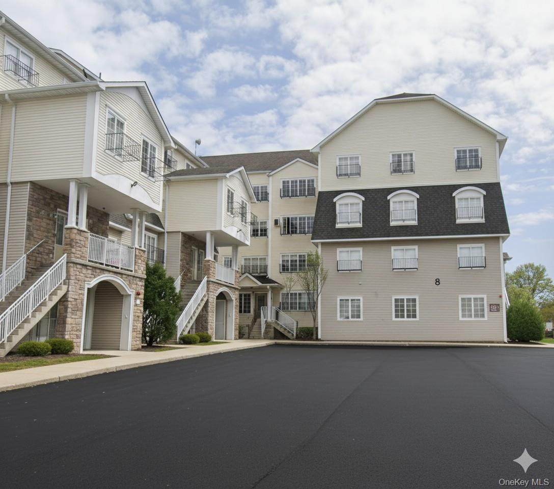 8 Lemberg Court - Photo 1