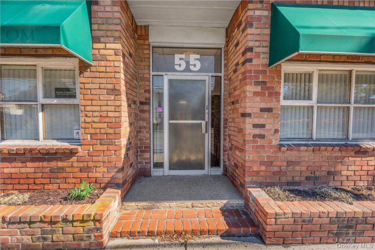 55 Carleton Avenue - Photo 1