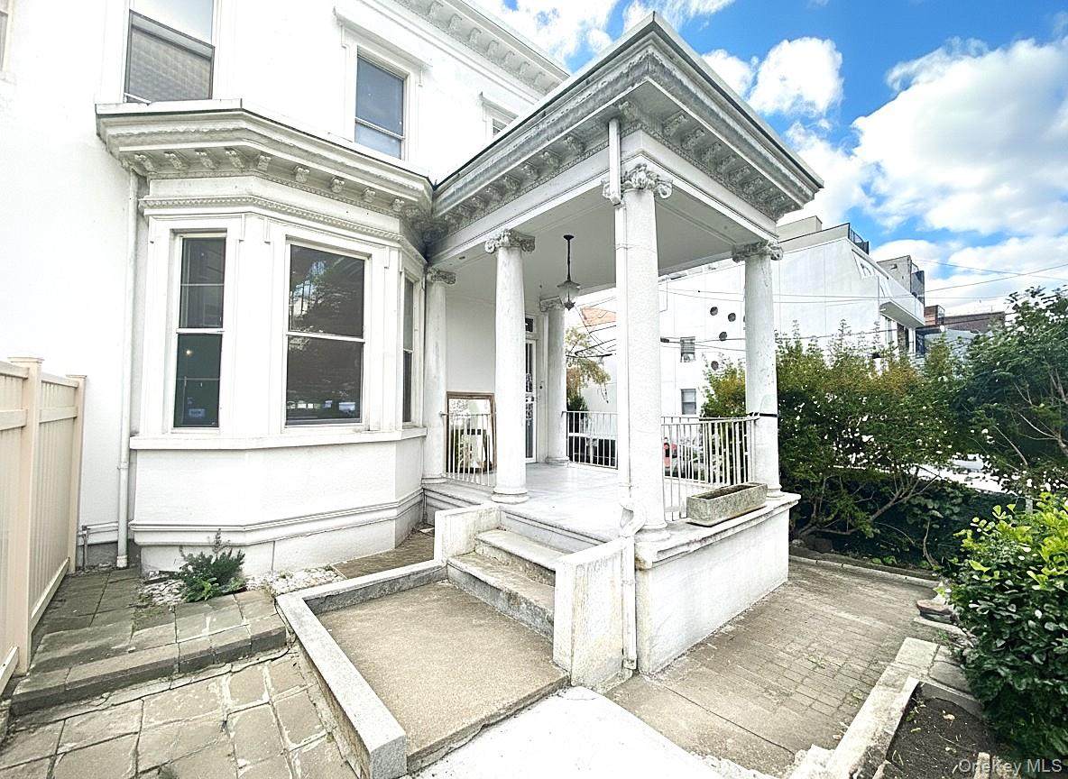 14-28 Astoria Park - Photo 1