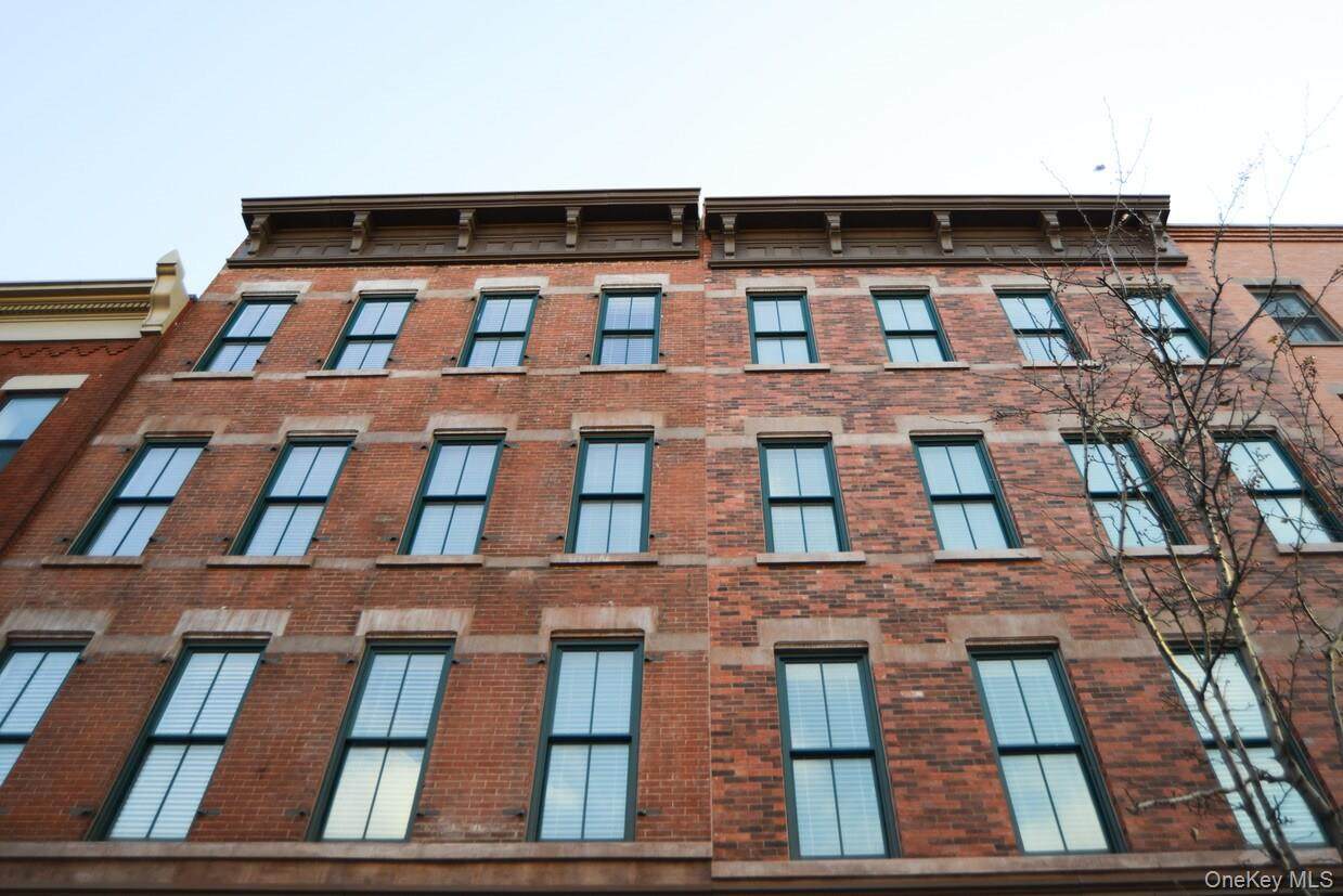 114 Greenpoint Avenue - Photo 1