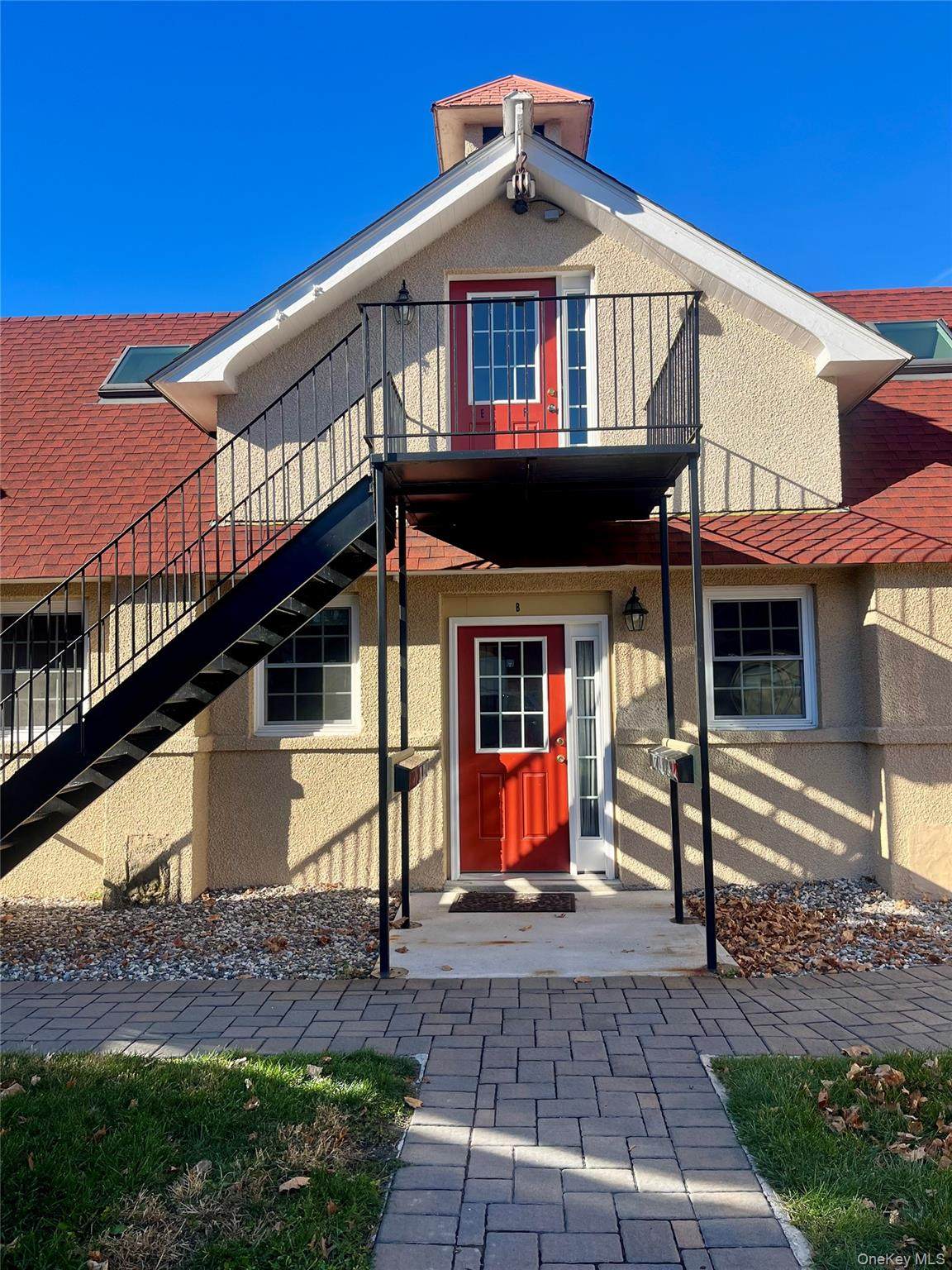 73 Webster Ave - Photo 1