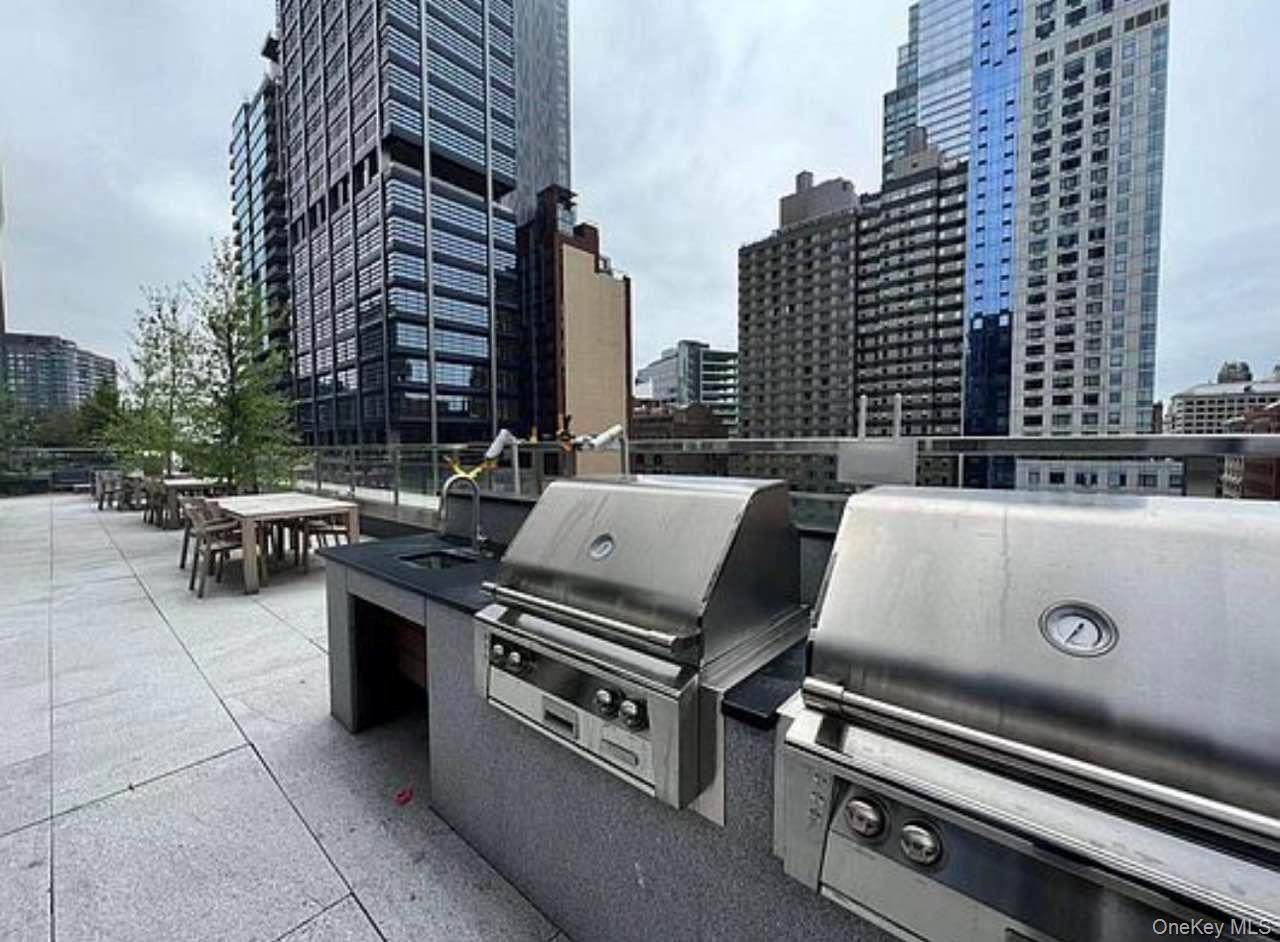 138 Willoughby Street - Photo 1