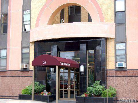 25 West Broadway - Photo 1