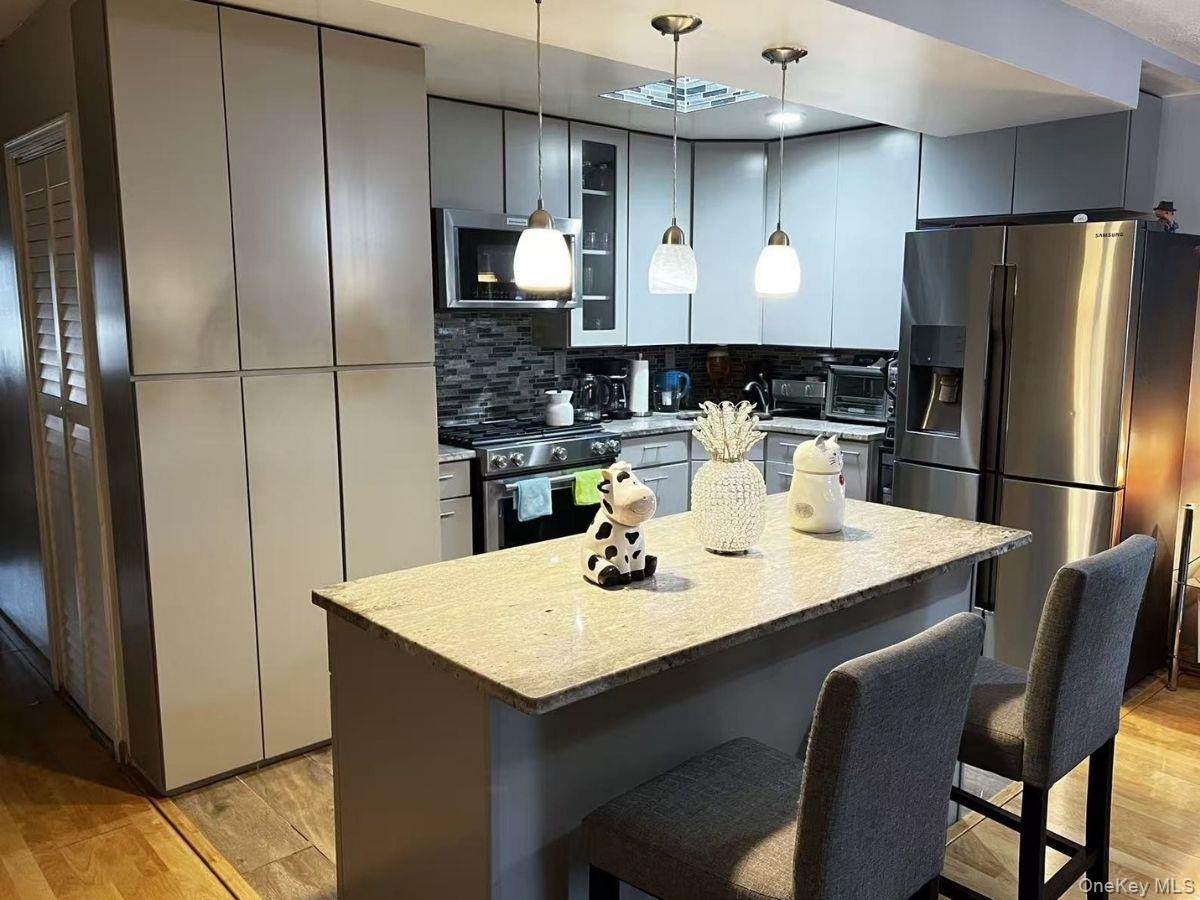 75-22 Parsons Boulevard - Photo 1