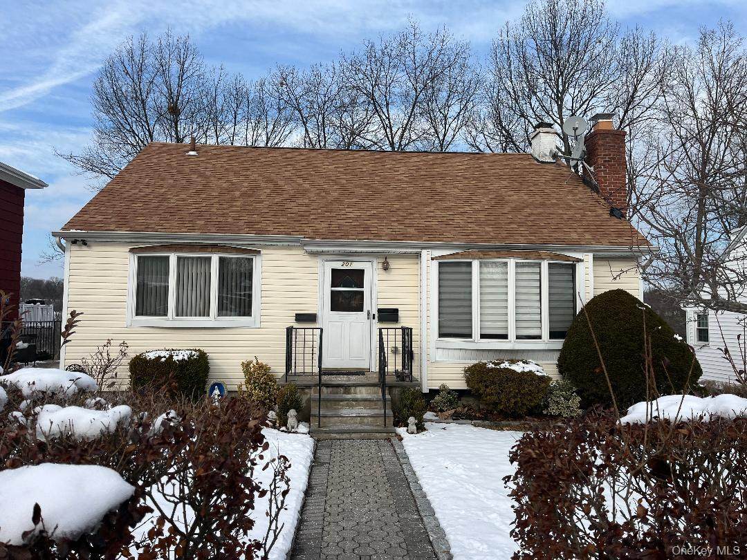 201 Bennett Avenue - Photo 1