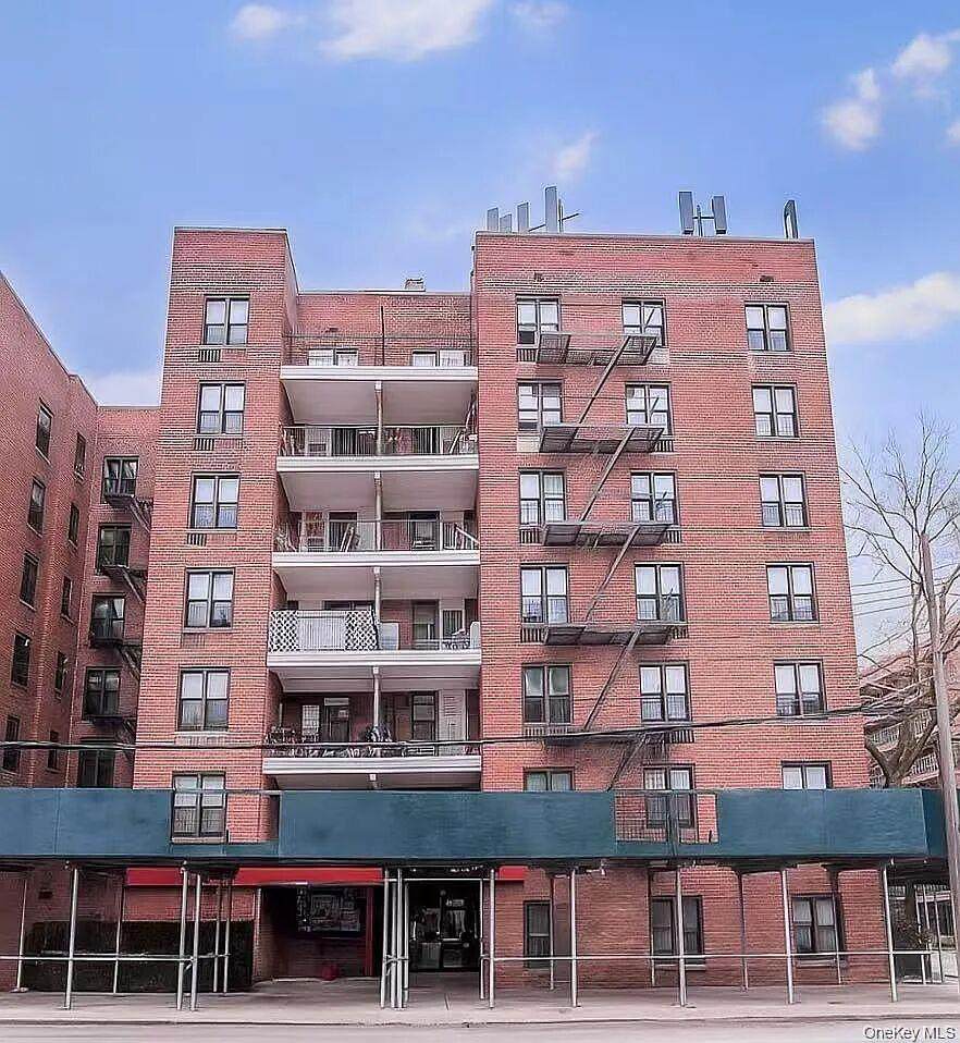 38-25 Parsons Boulevard - Photo 1