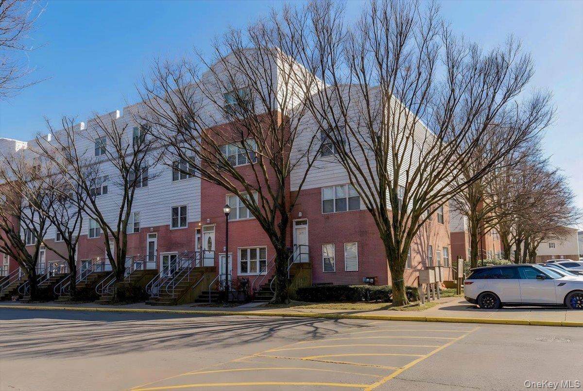 233 Sunset Boulevard - Photo 1