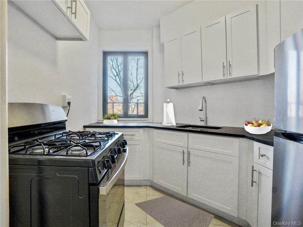 1561 Metropolitan Avenue - Photo 1
