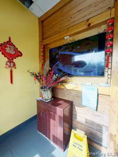 141-41 Northern Boulevard - Photo 1