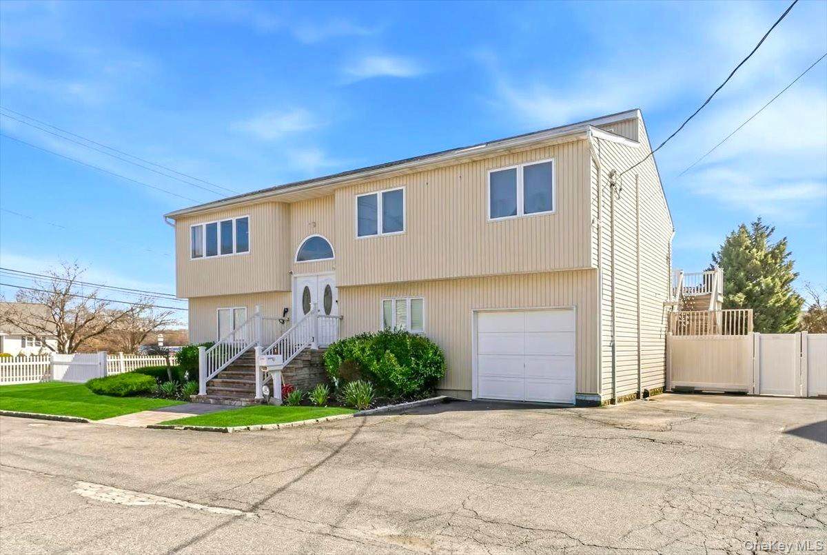 4460 Merrick Road - Photo 1