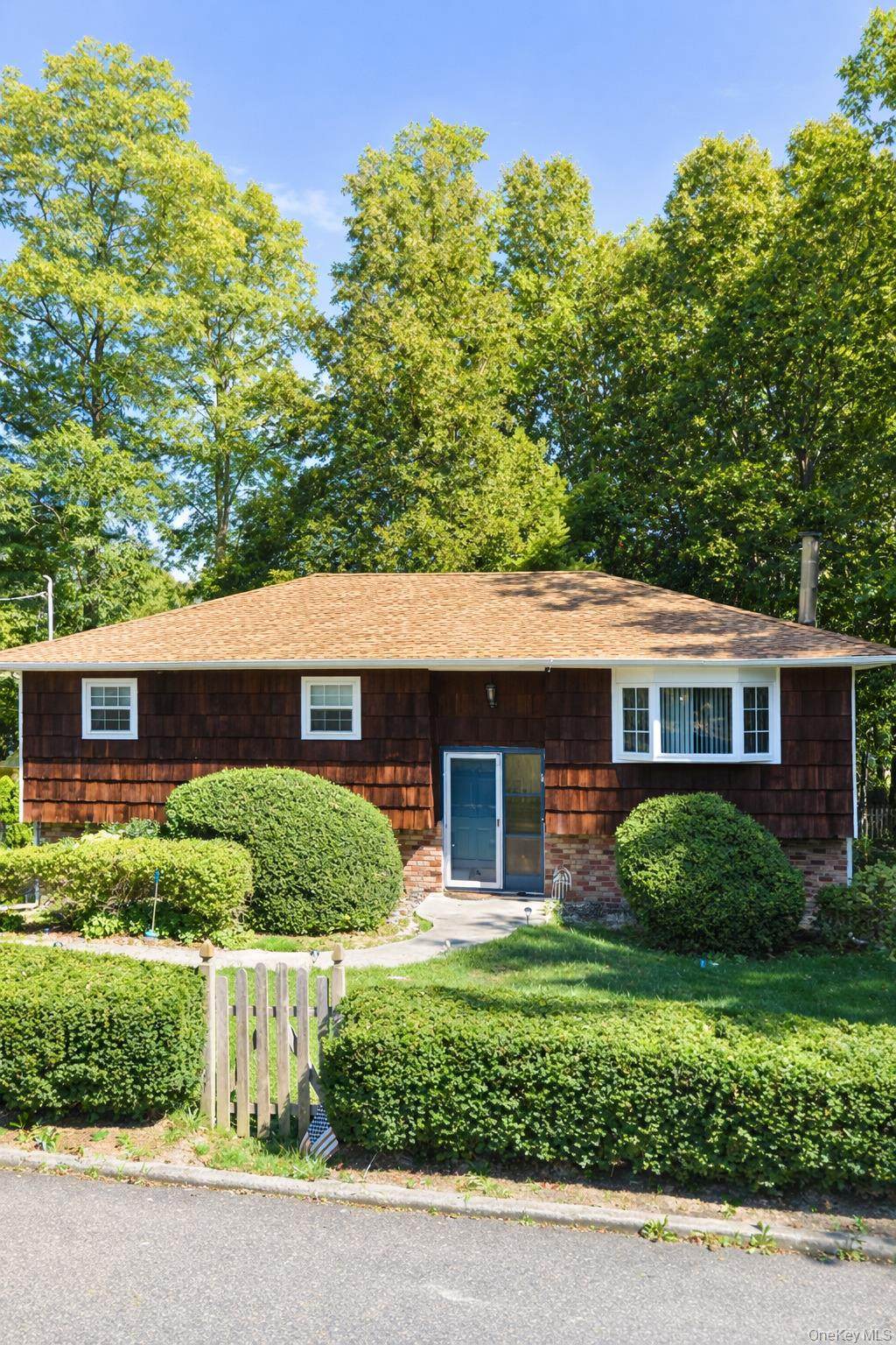 14 Kenneth Avenue - Photo 1