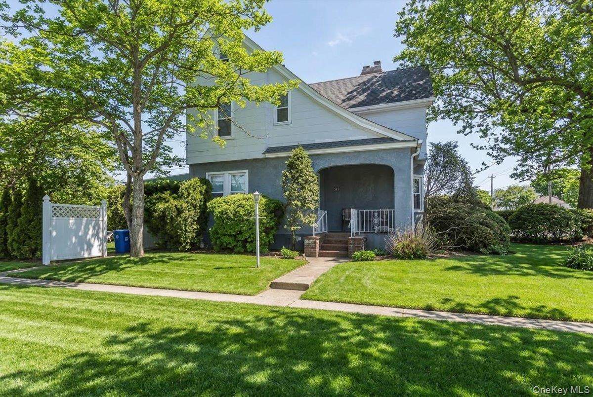 343 Nassau Boulevard - Photo 1
