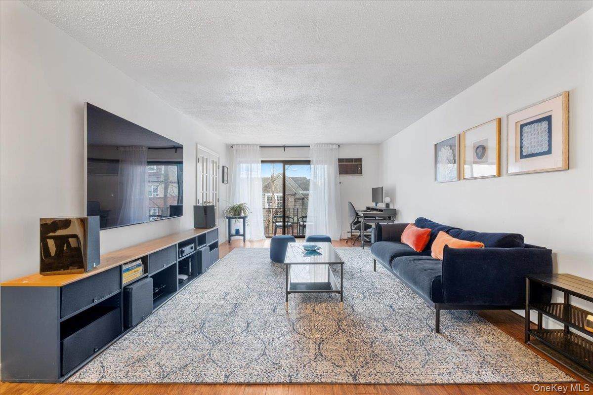 555 Central Park Avenue - Photo 1