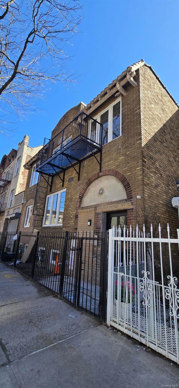 2366 Davidson Avenue - Photo 1