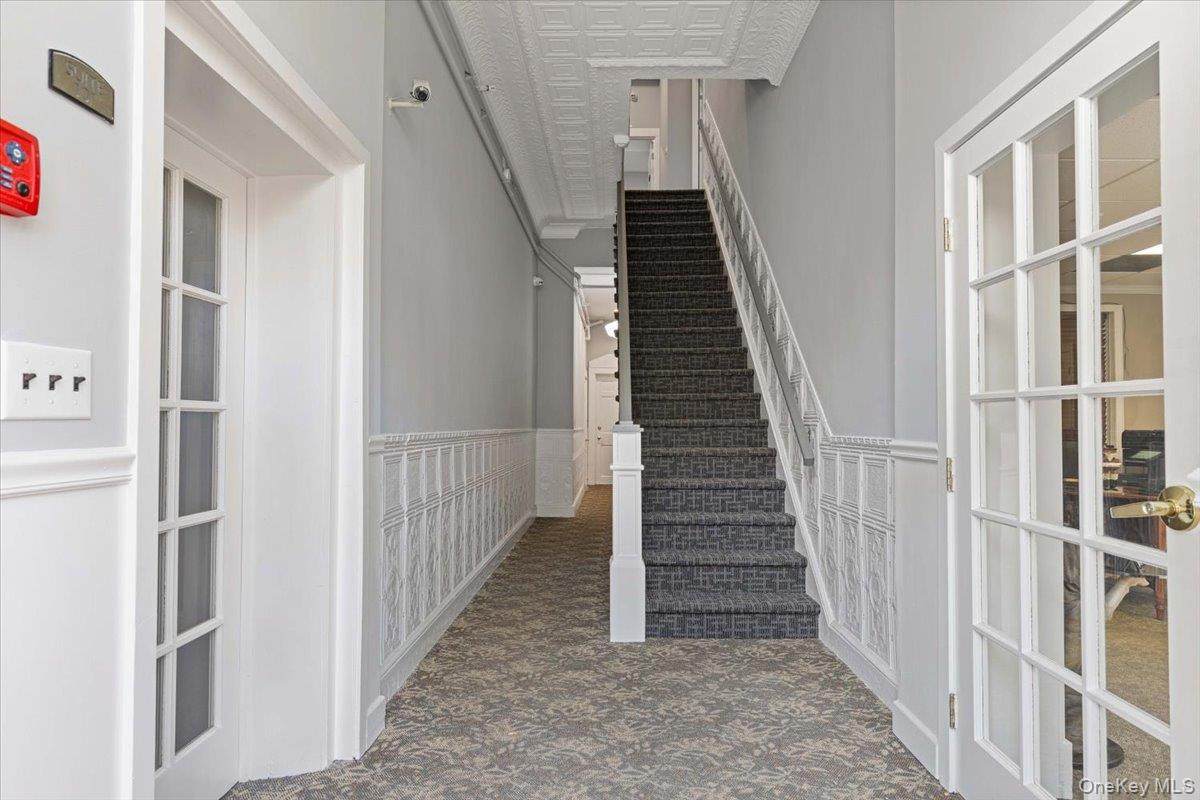 47 Beekman Avenue - Photo 1