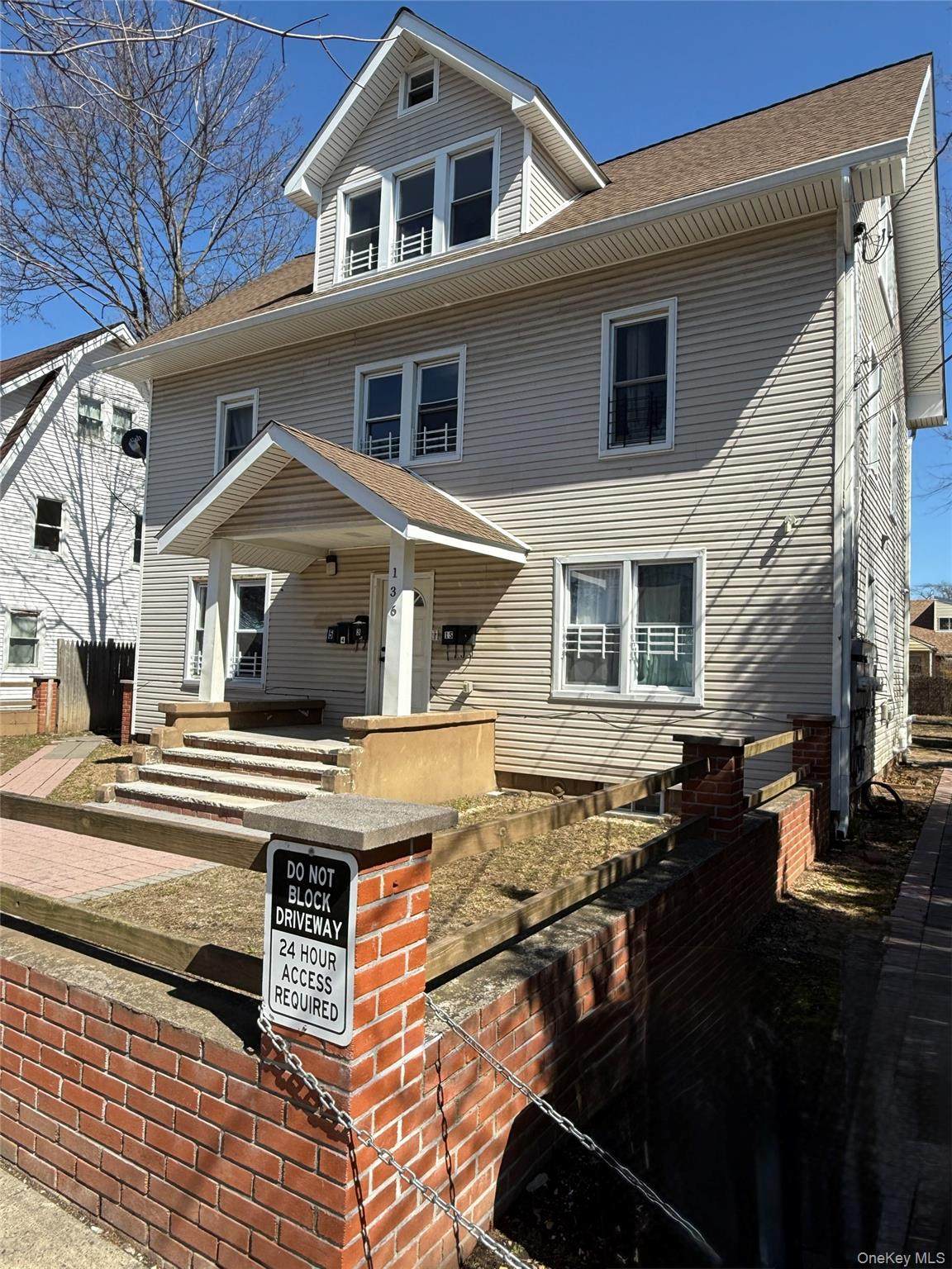 136 Fairview Boulevard - Photo 1