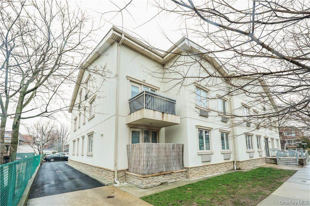 2517 Voorhies Avenue - Photo 1