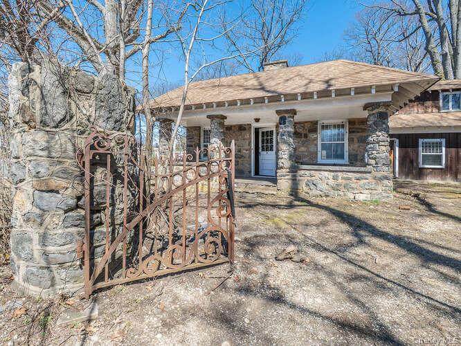 1425 Middle Neck Road - Photo 1