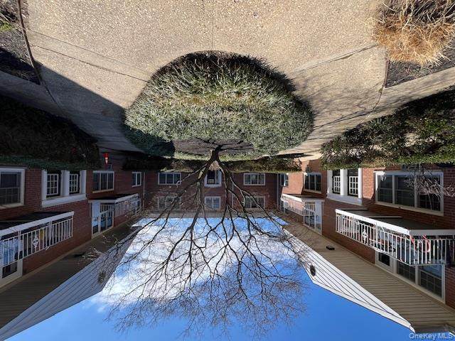 100 Manhasset Avenue - Photo 1