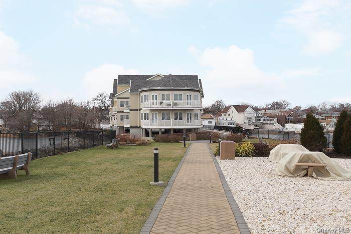 600 Clarence Avenue - Photo 1