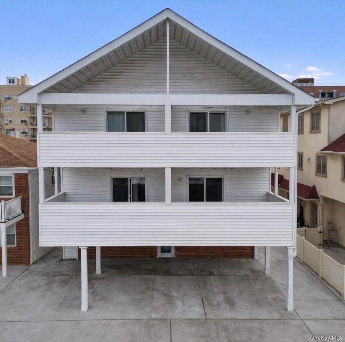 616 E Broadway - Photo 1