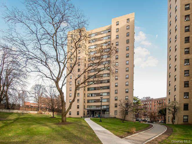 6 Fordham Hill Oval - Photo 1