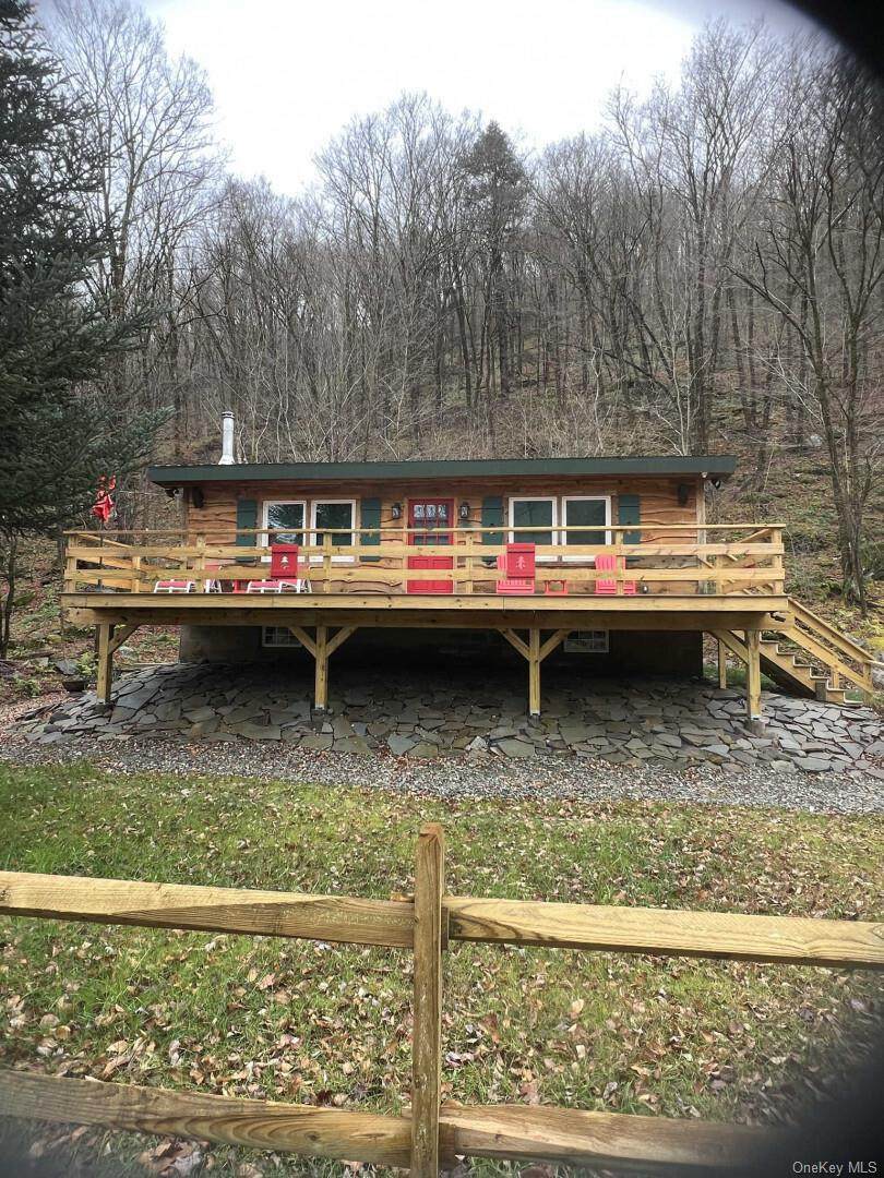 989 Chiloway Road - Photo 1