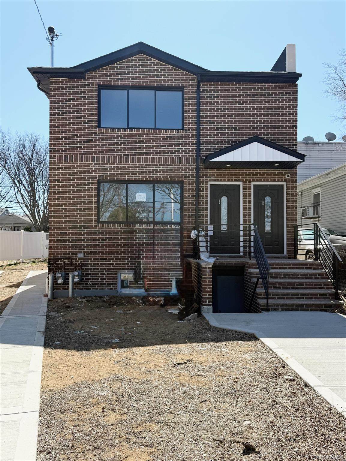 13918 Lakewood Avenue - Photo 1