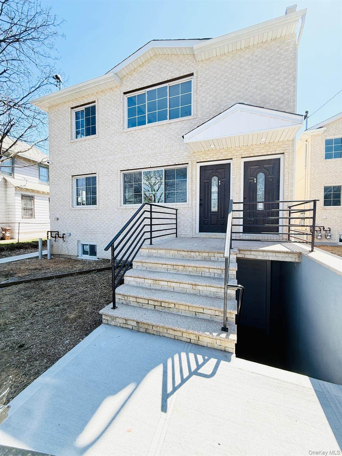 13922 Lakewood Avenue - Photo 1