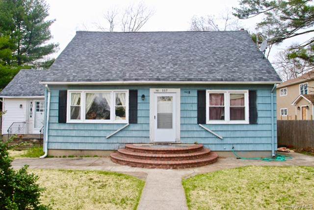 117 Blydenburg Avenue - Photo 1