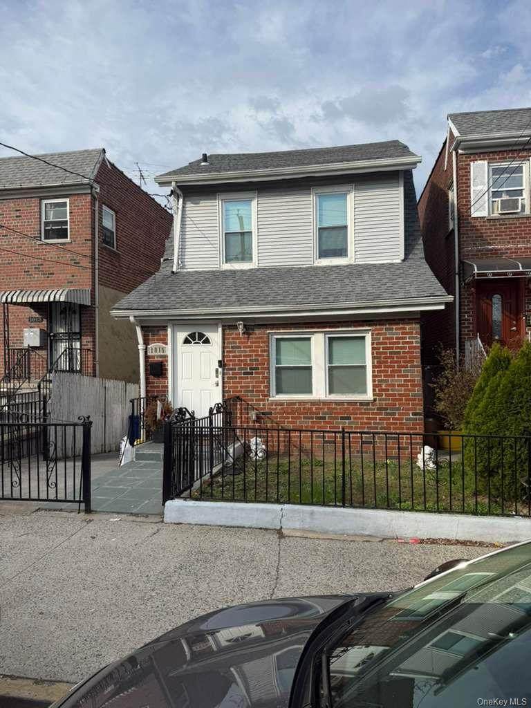 1015 Revere Avenue - Photo 1
