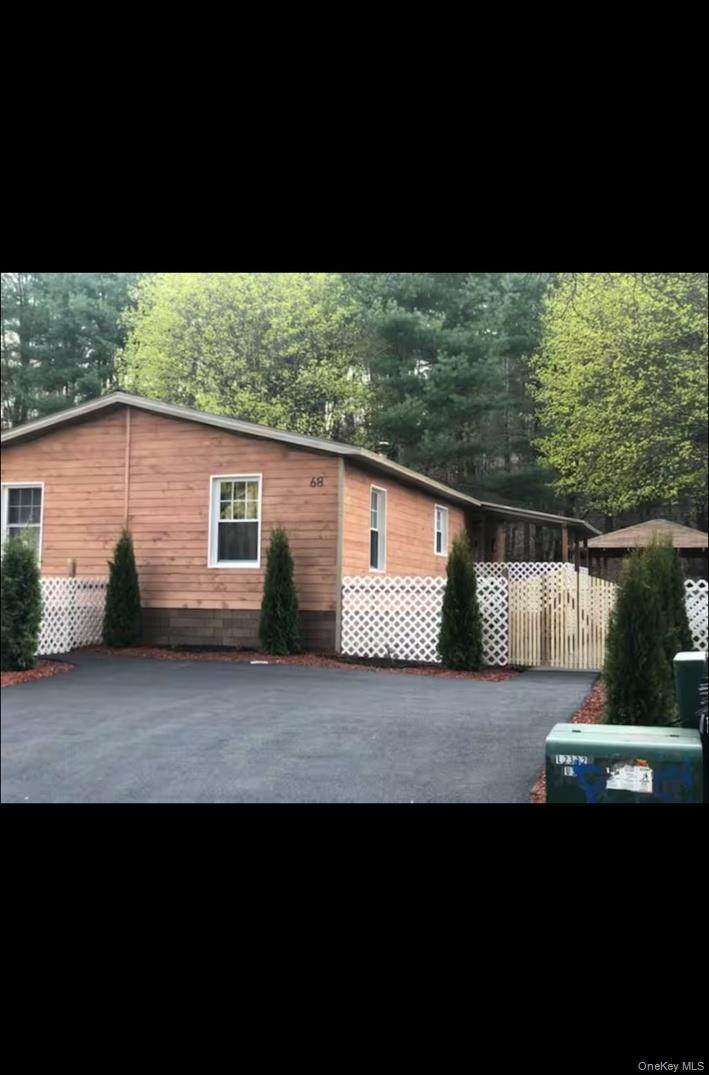 68 Oxford Circle - Photo 1