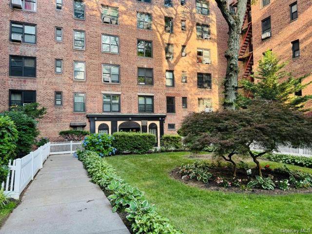 83-20 98th Street - Photo 1