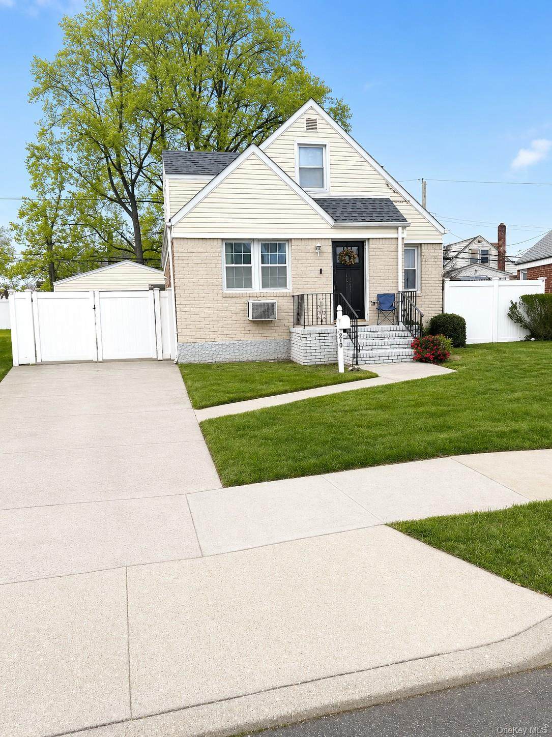 210 King Street - Photo 1