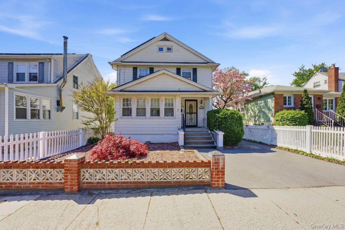 7 Byron Avenue - Photo 1