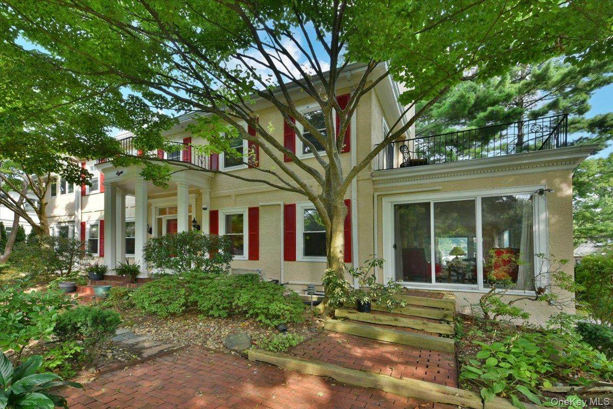 8 Magnolia Drive - Photo 1