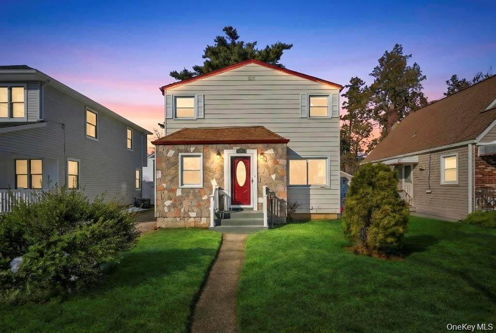 627 10th Avenue - Photo 1