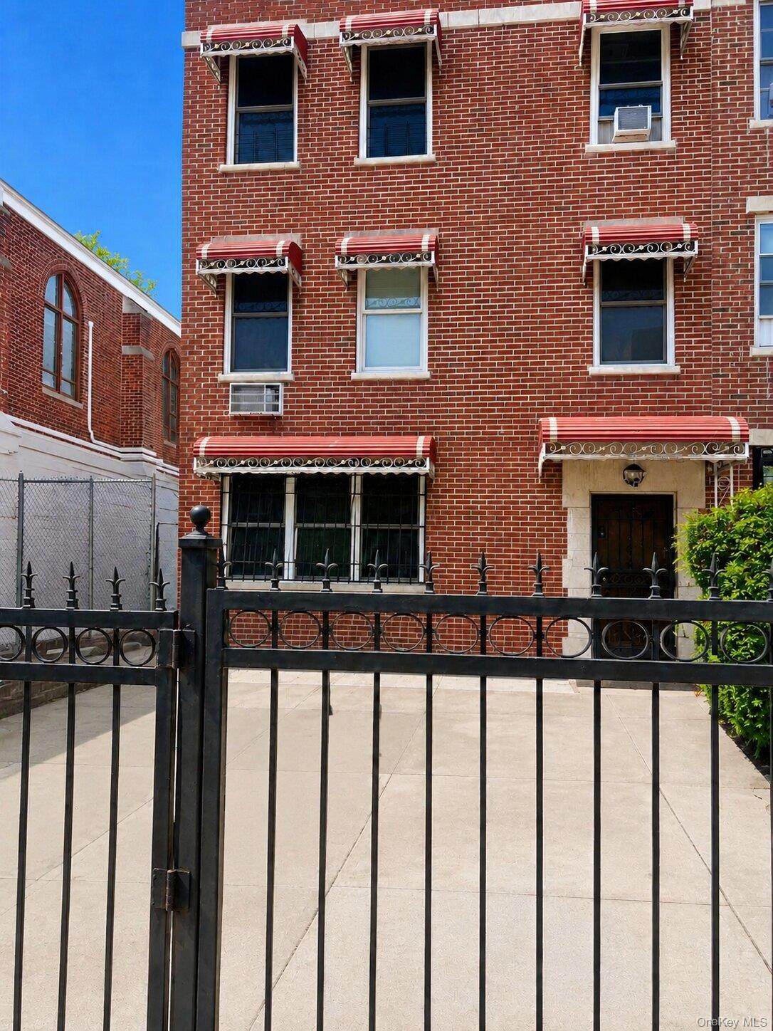 866 Fairmount Place - Photo 1