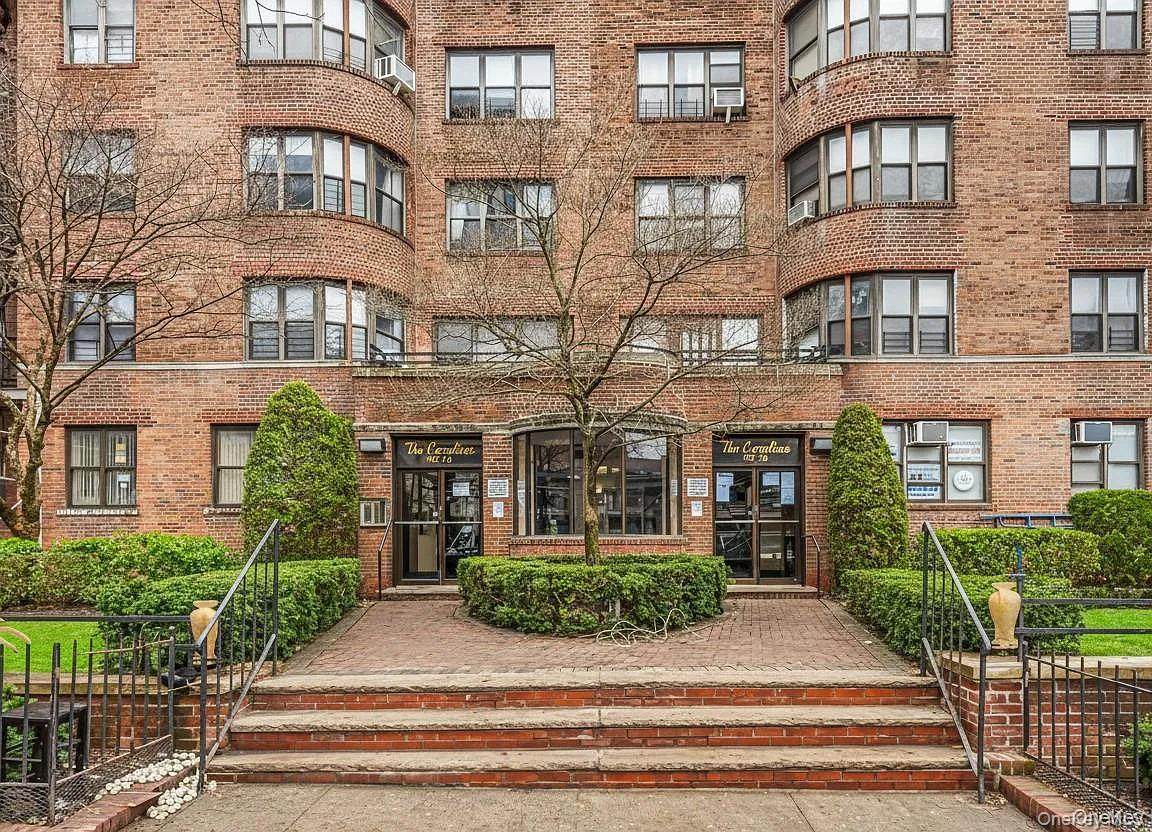 9876 Queens Boulevard - Photo 1