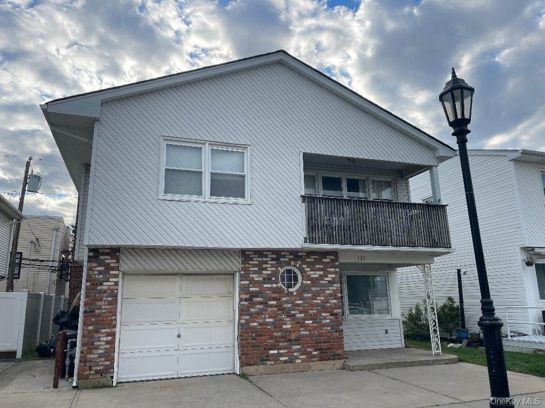 137 Pacific Boulevard - Photo 1