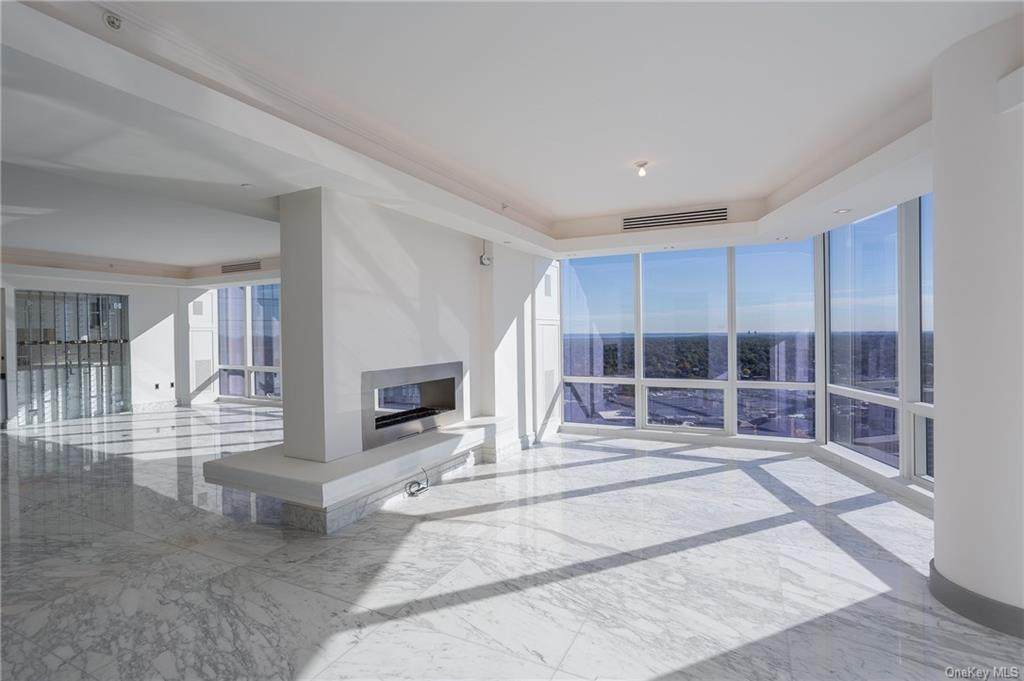 5 Renaissance Square - Photo 1