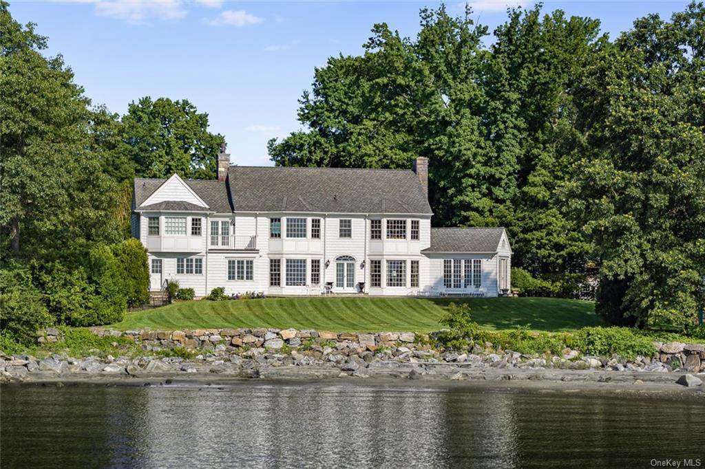 945 Forest Avenue - Photo 1