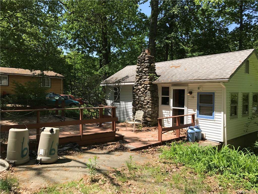 10 Woodland Circle - Photo 1