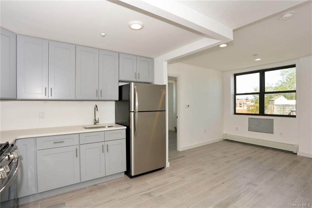 979 Summit Avenue - Photo 1
