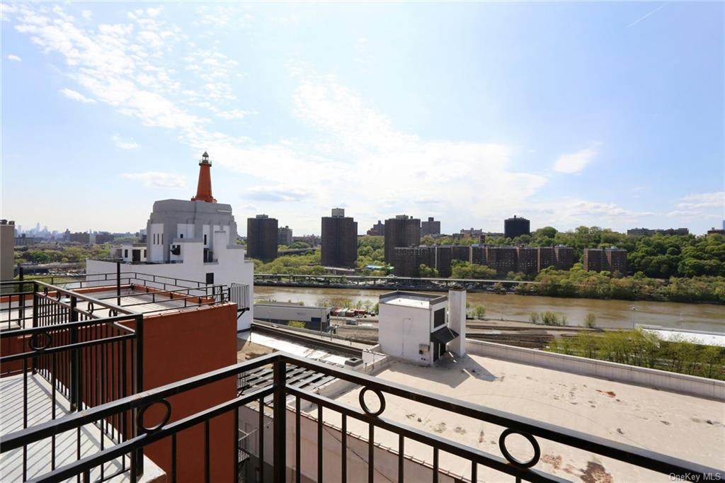 979 Summit Avenue - Photo 1