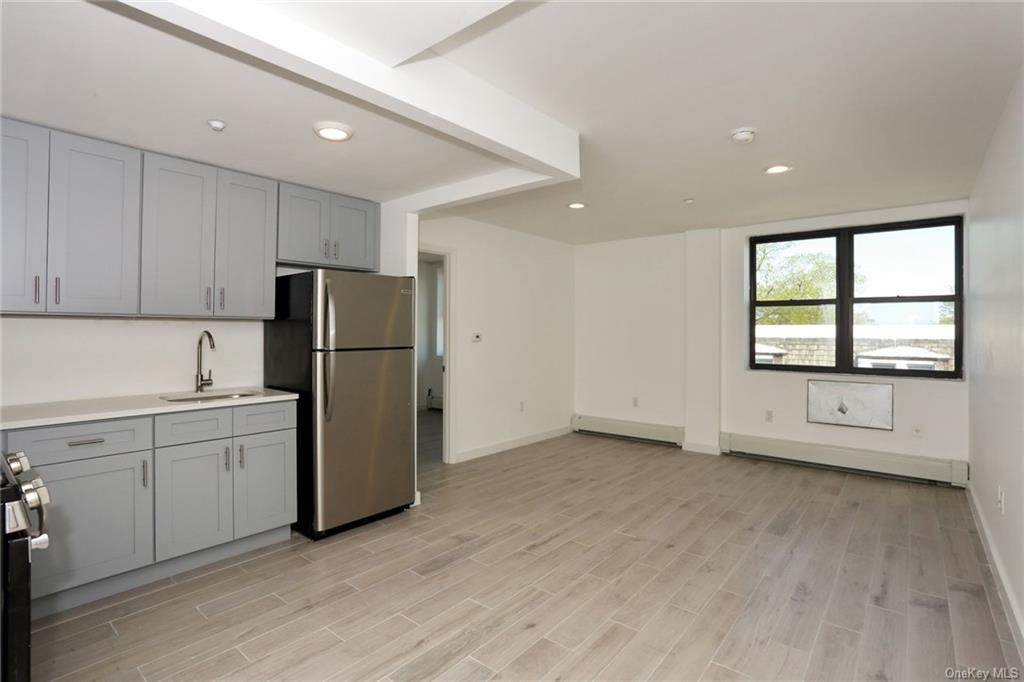 979 Summit Avenue - Photo 1