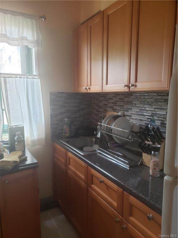 1960 Tremont Avenue - Photo 1