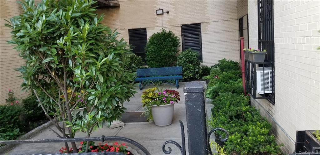 190 Mosholu Parkway - Photo 1