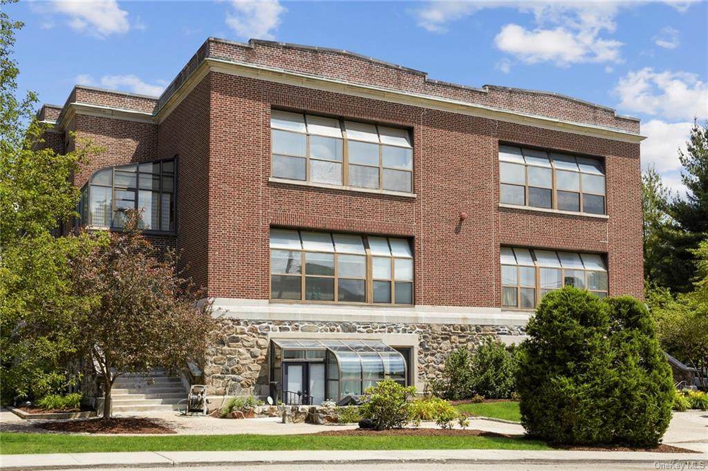 33 Roselle Avenue - Photo 1